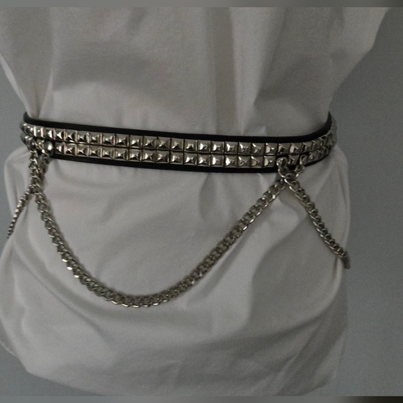Black and Silver Chain Belt - Picture 4 of 6